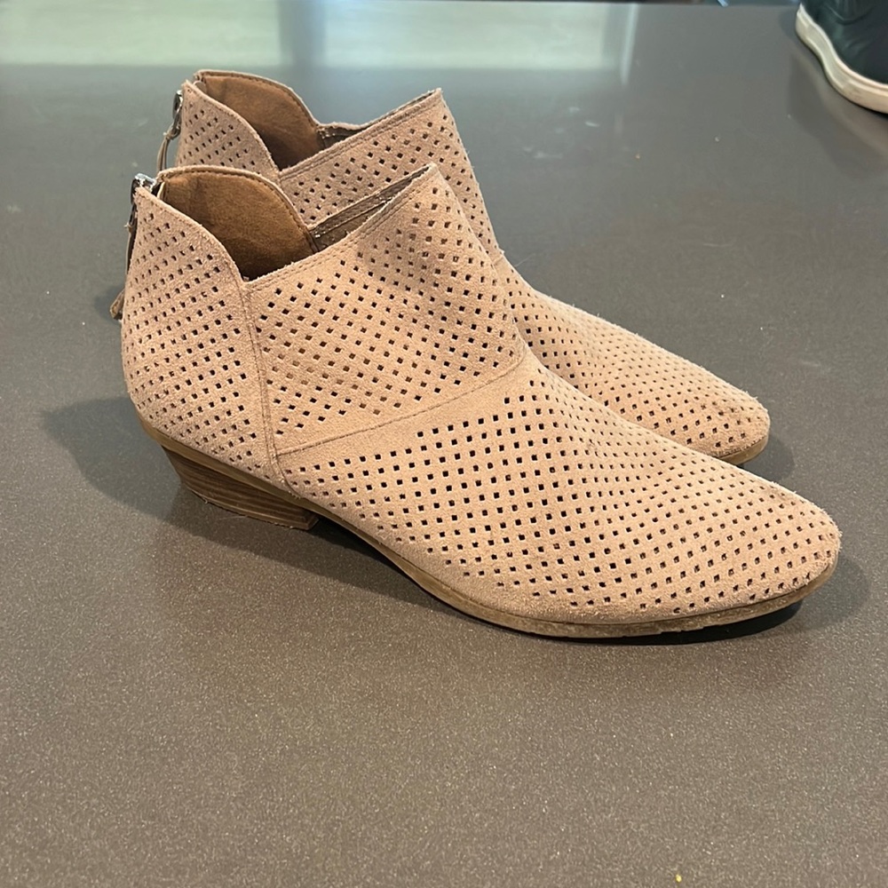 Grey/Tan Kenneth Cole Suede booties Sz 11